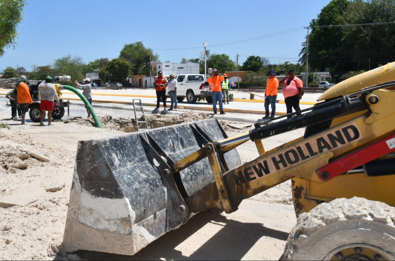 Smapac repara tubería y denuncia robo en Hampolol; colonias sin agua todo el día