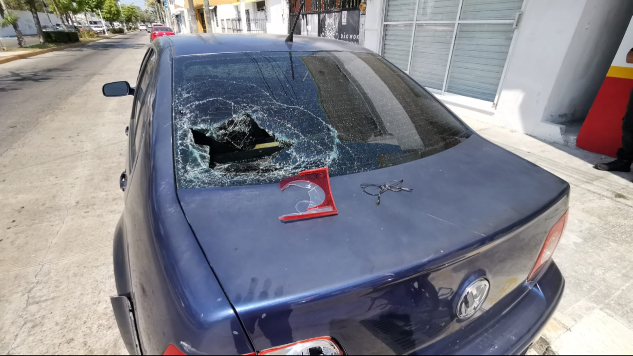 Casco le salva la vida a motociclista tras fuerte choque en Ciudad del Carmen