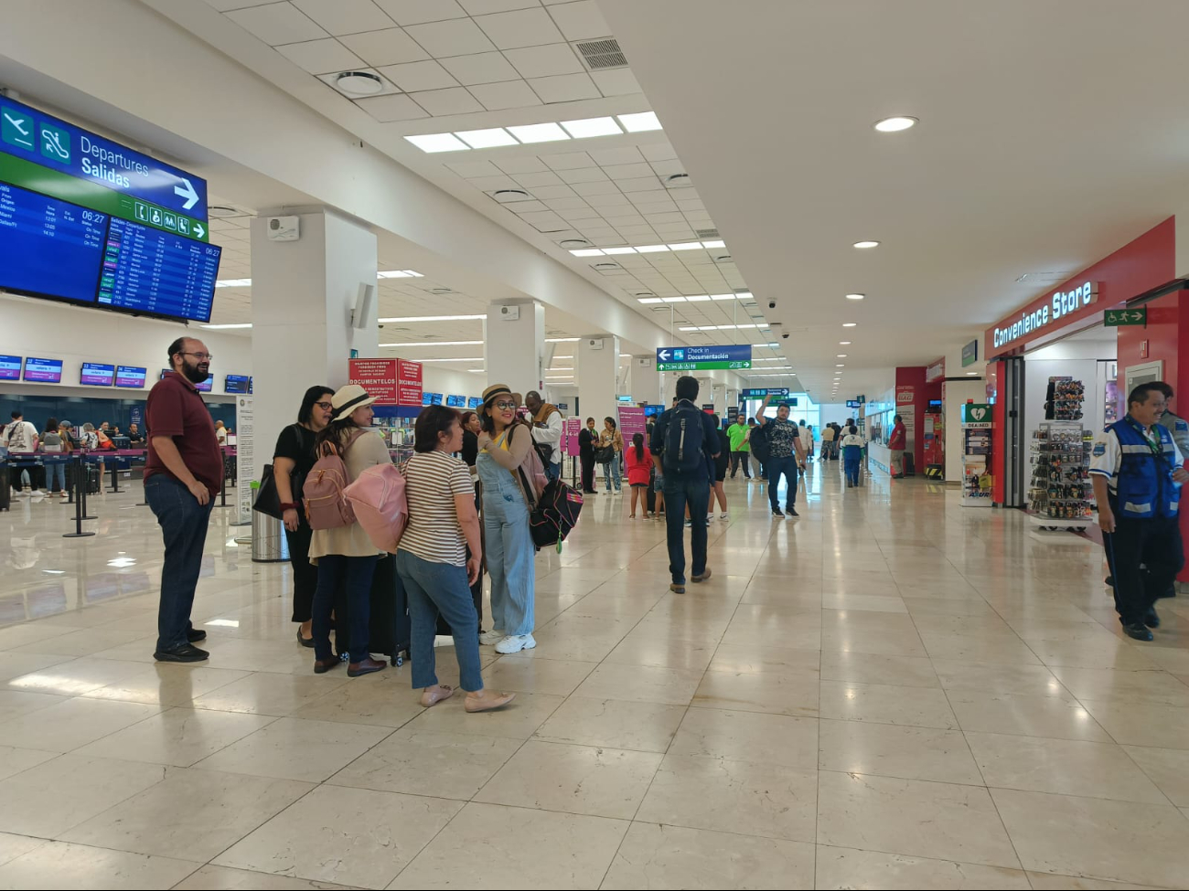 En menos de cinco minutos, el aeropuerto de Mérida movilizó a más de 400 pasajeros en tres vuelos