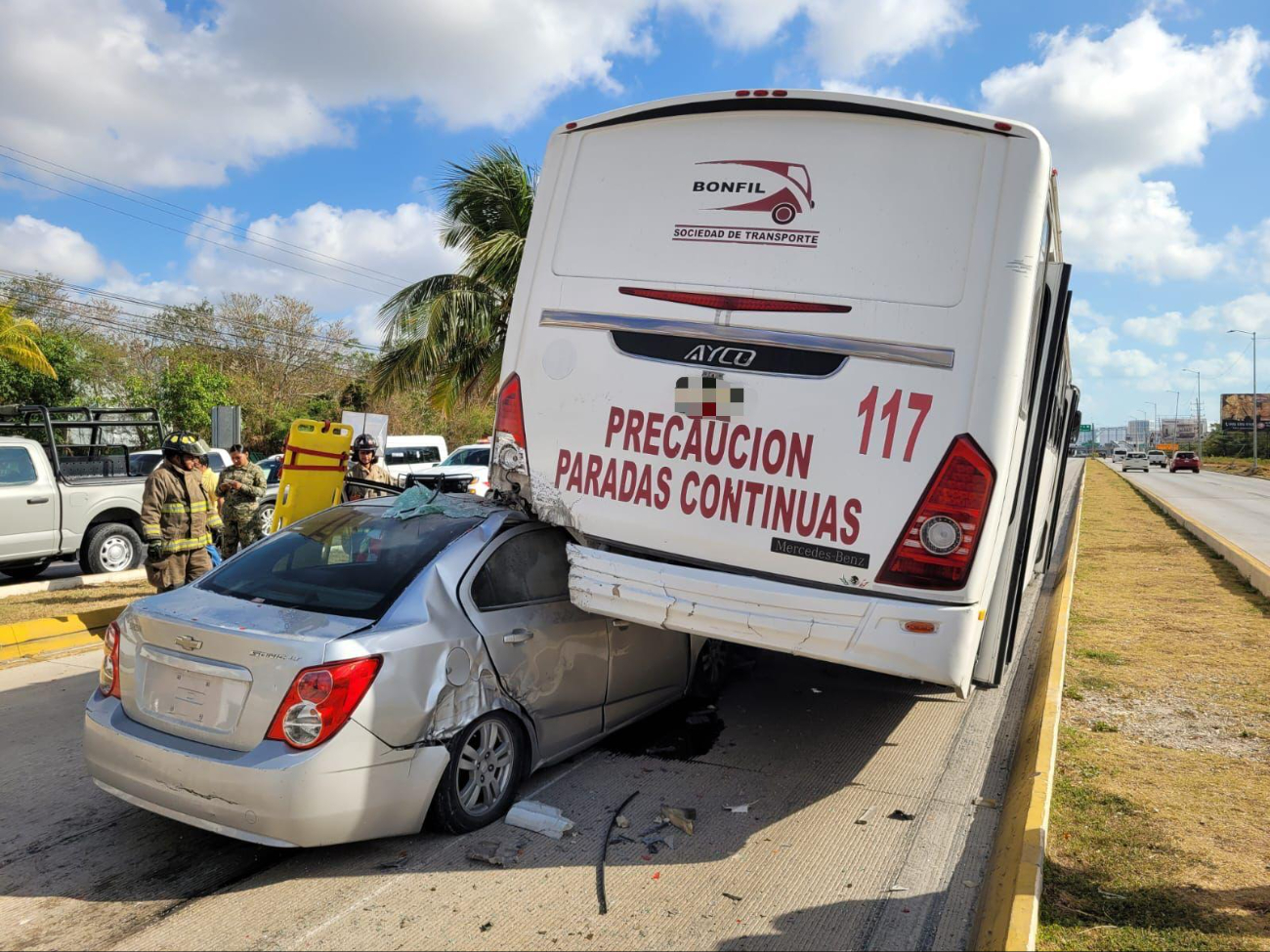 La madre e hijo fueron trasladados de emergencia al hospital La madre e hijo fueron trasladados de emergencia al hospital