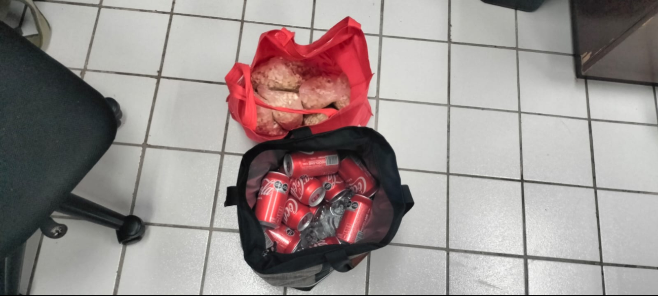 Los refrescos son los que tienen más demanda. Reveló que hay compañeros que venden dulces de forma clandestina. Los refrescos son los que tienen más demanda. Reveló que hay compañeros que venden dulces de forma clandestina.