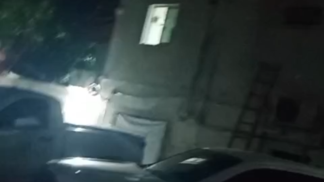 Los vecinos se organizaron para manifestarse en las instalaciones de la CFE. Los vecinos se organizaron para manifestarse en las instalaciones de la CFE.