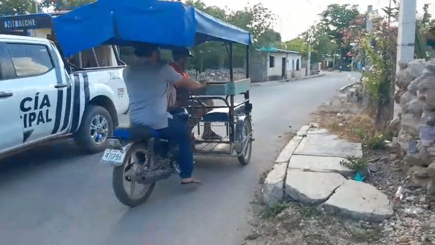 Vecinos se quejan por la tardanza de ambulancias y señalan que los reporteros llegaron primero Vecinos se quejan por la tardanza de ambulancias y señalan que los reporteros llegaron primero