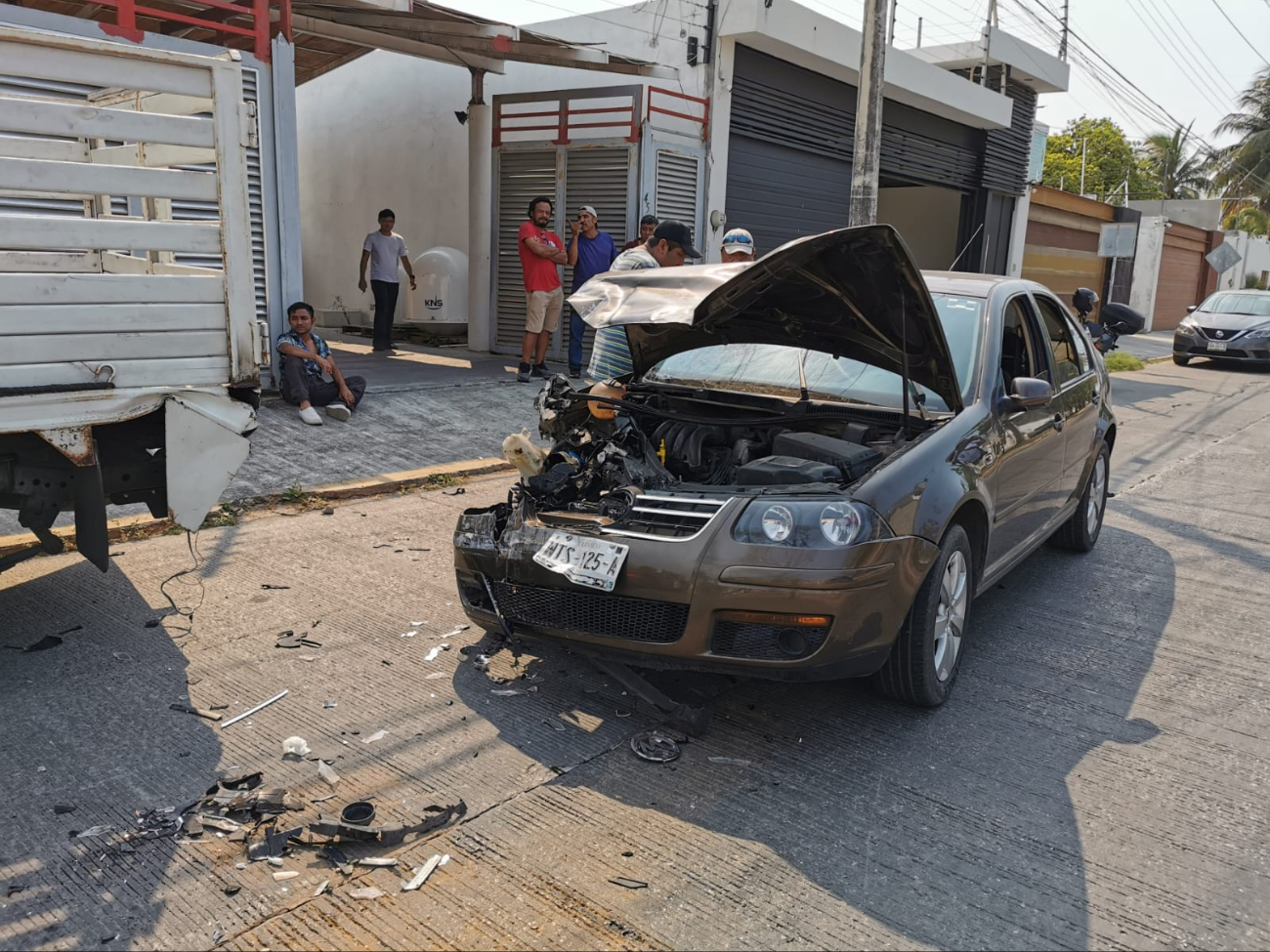 Fuerte carambola en Ciudad del Carmen deja tres autos dañados