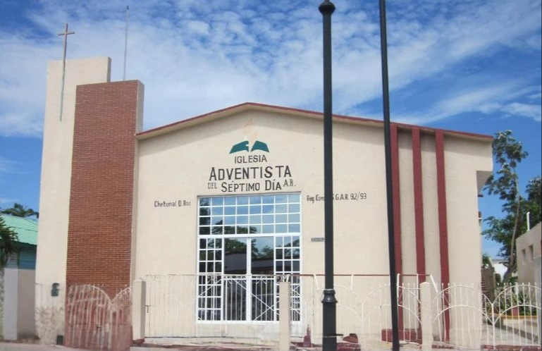 Denuncian acoso sexual por parte del líder espiritual de una iglesia adventista de Chetumal