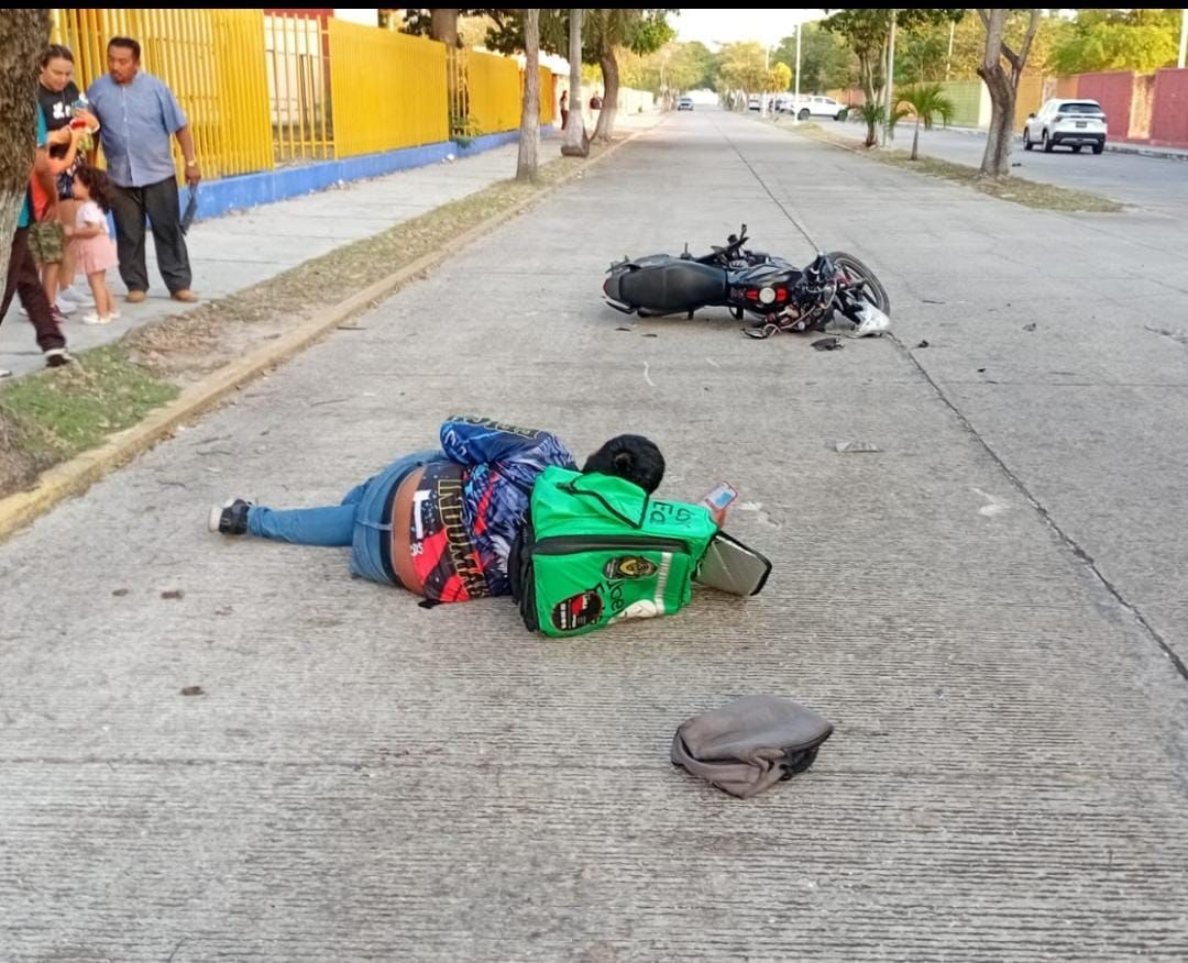 Motociclista resulta gravemente herido, tras accidente en la colonia Asa Poniente de Ciudad del Carmen