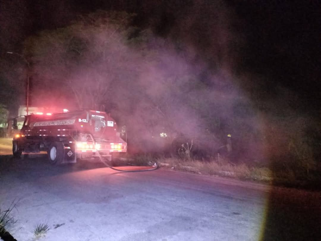 Incendio en Escárcega dejó solo susto entre vecinos Incendio en Escárcega dejó solo susto entre vecinos