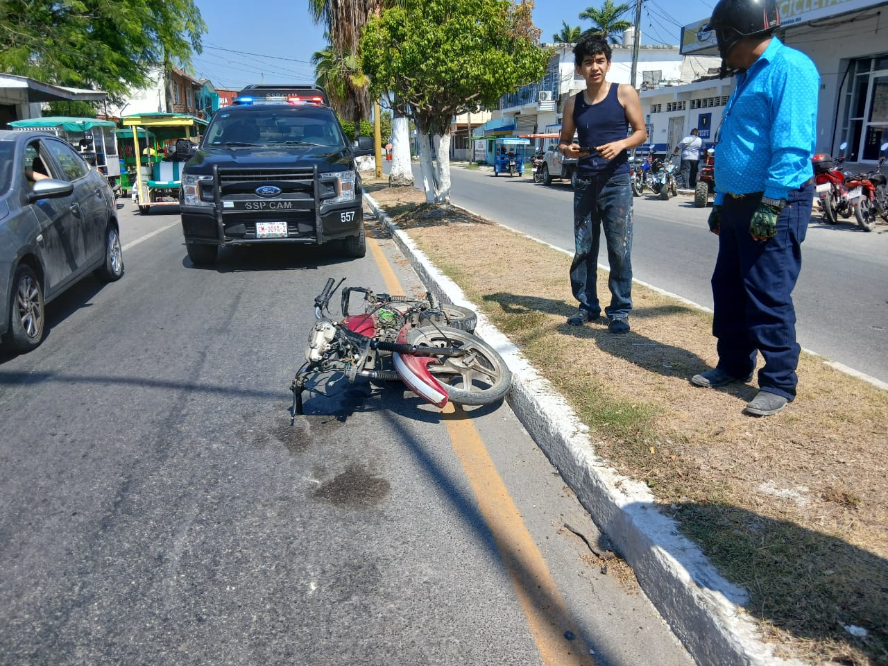 Motociclista sale volando tras accidente; agresor escapa en mototaxi Motociclista sale volando tras accidente; agresor escapa en mototaxi