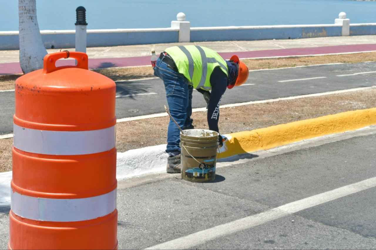 Regresan líneas blancas al Malecón de Campeche tras reclamos ciudadanos