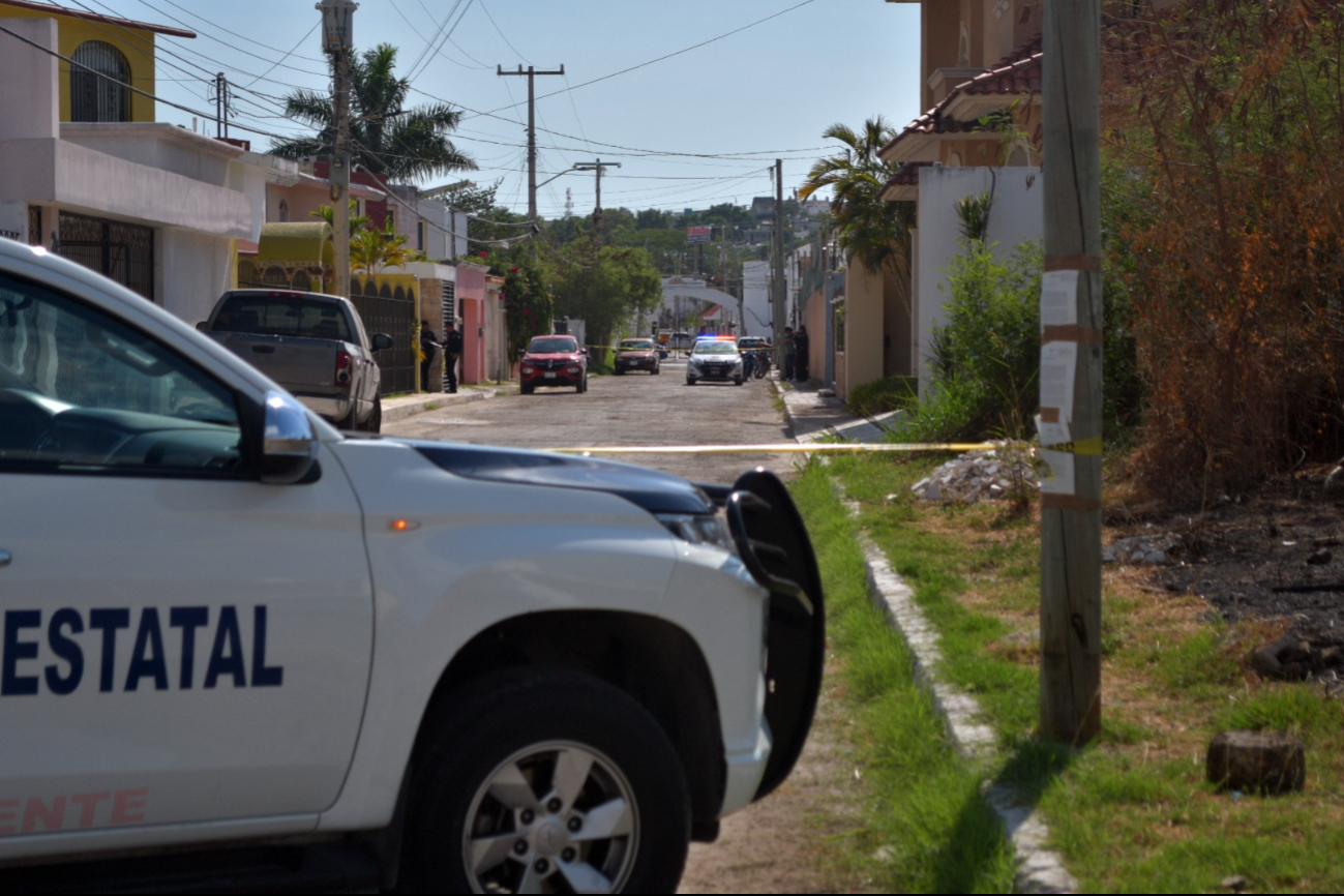 Autoridades acordonaron la zona mientras peritos y el SEMEFO realizaban las diligencias. Autoridades acordonaron la zona mientras peritos y el SEMEFO realizaban las diligencias.