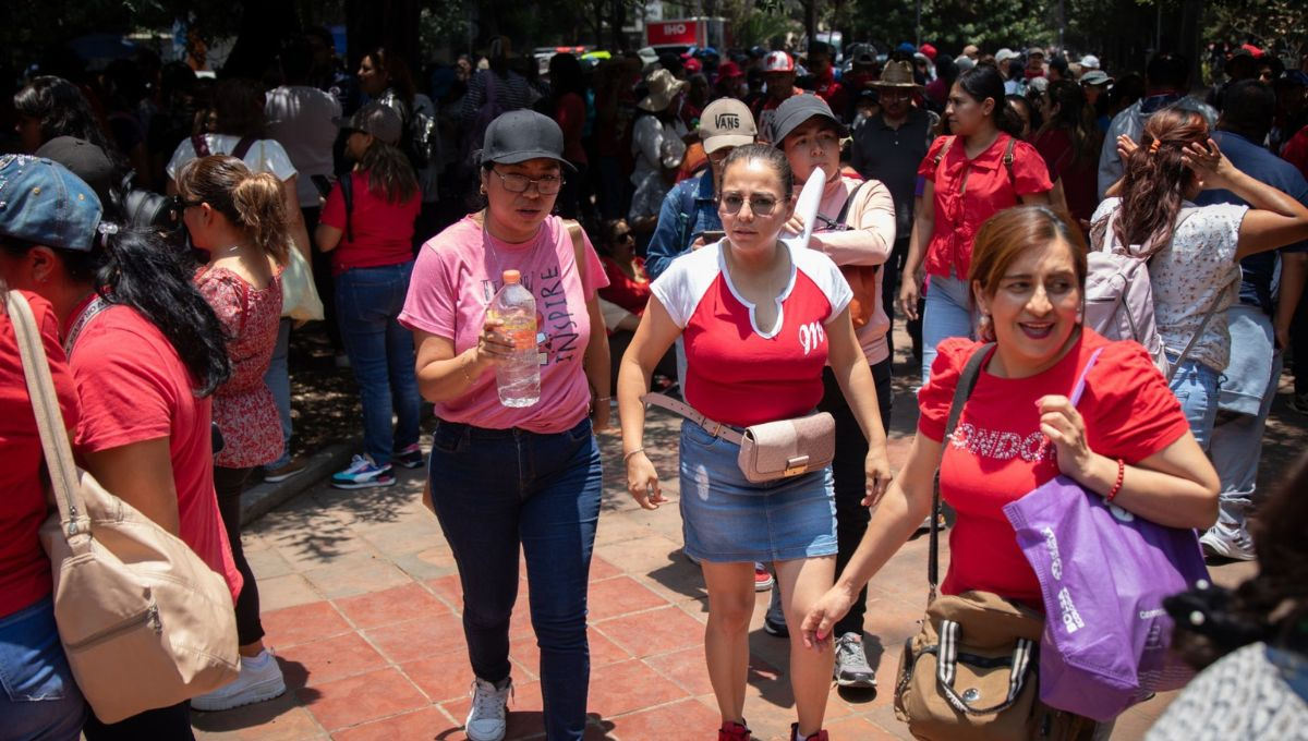 CNTE bloquea Reforma, Bucareli e Insurgentes; avanzan hacia embajadas en Polanco y colapsan vialidades en CDMX
