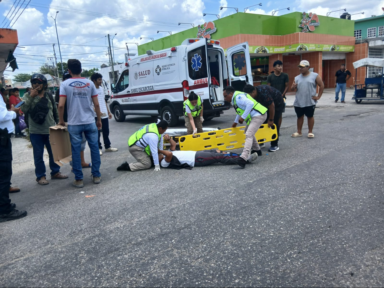 Choque en cruce peligroso en Escárcega deja a estudiante con herida en la pierna   