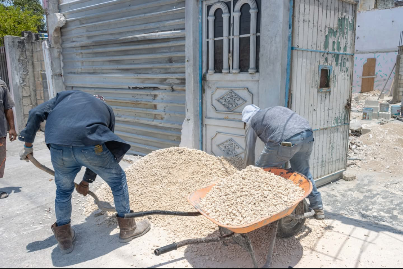 Golpe de calor en obra de Ciudad del Carmen enciende alertas entre albañiles Golpe de calor en obra de Ciudad del Carmen enciende alertas entre albañiles