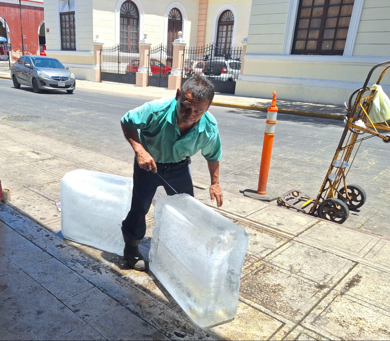 La demanda del hielo incrementa por las altas temperatura