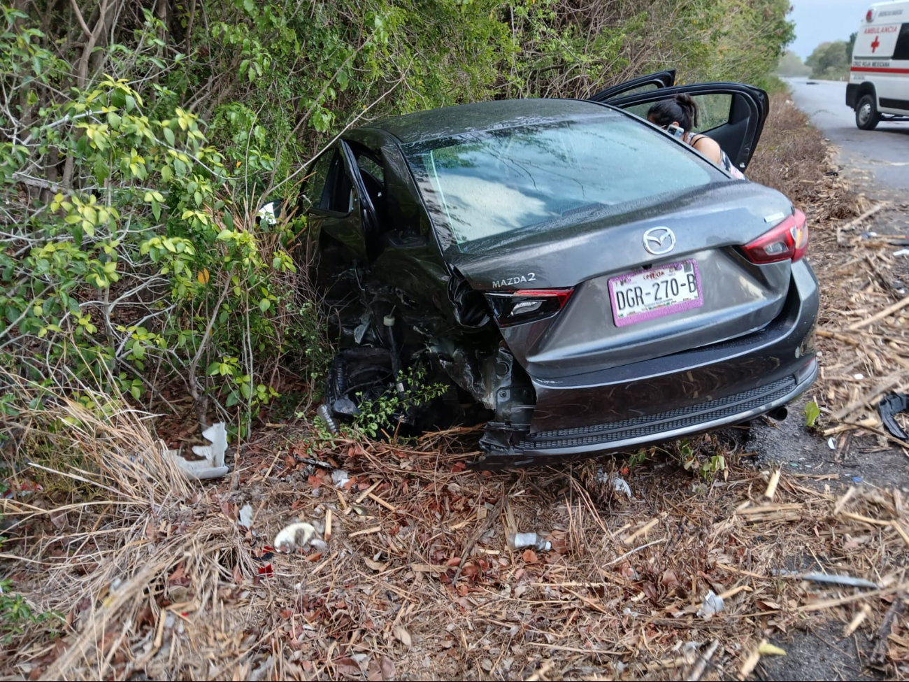 Choque en carretera Champotón-Campeche involucra dos vehículos: no se reportan lesionados de gravedad Choque en carretera Champotón-Campeche involucra dos vehículos: no se reportan lesionados de gravedad