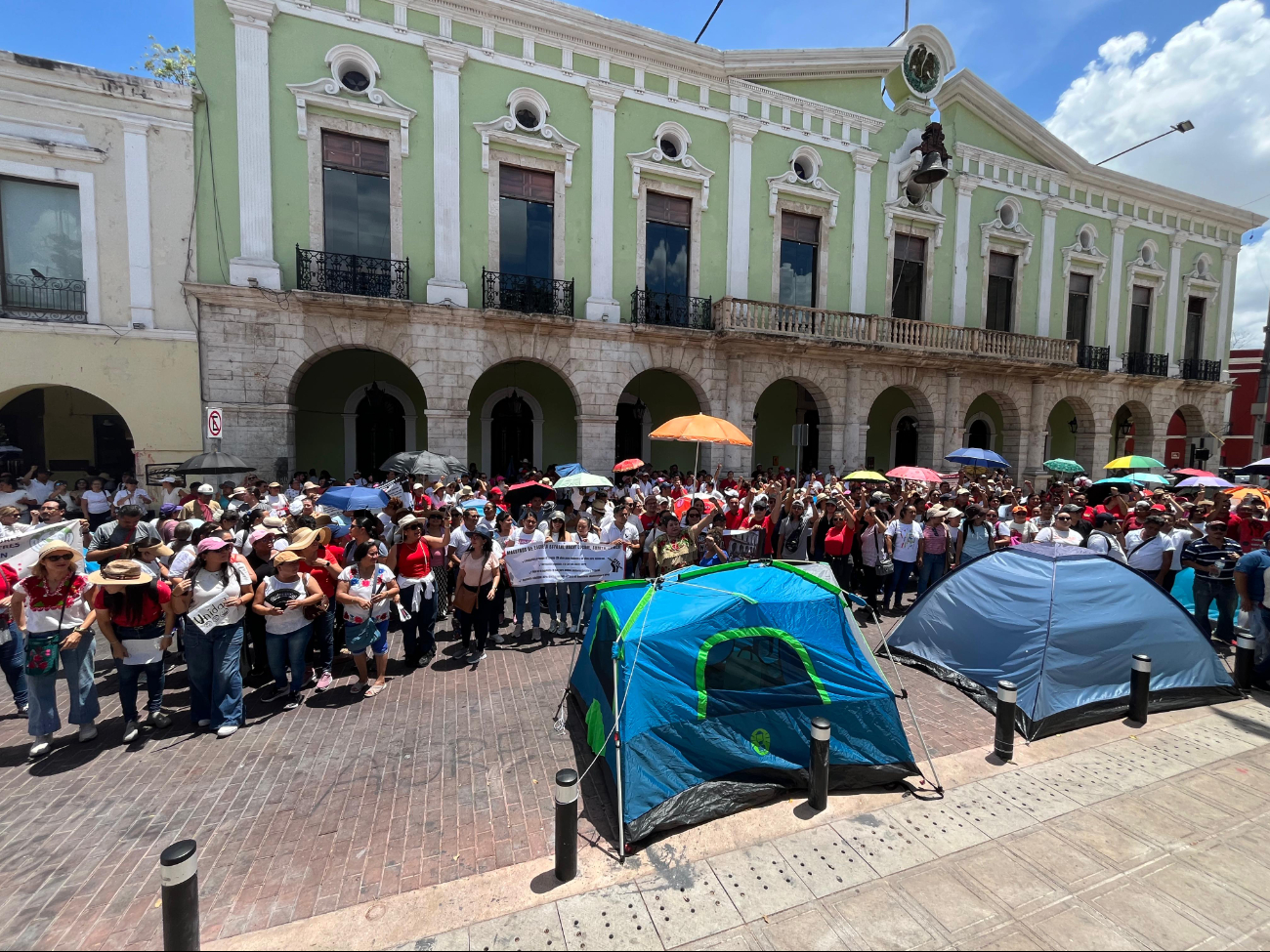 Cientos de maestros mantuvieron su protesta en el Centro de Mérida Cientos de maestros mantuvieron su protesta en el Centro de Mérida