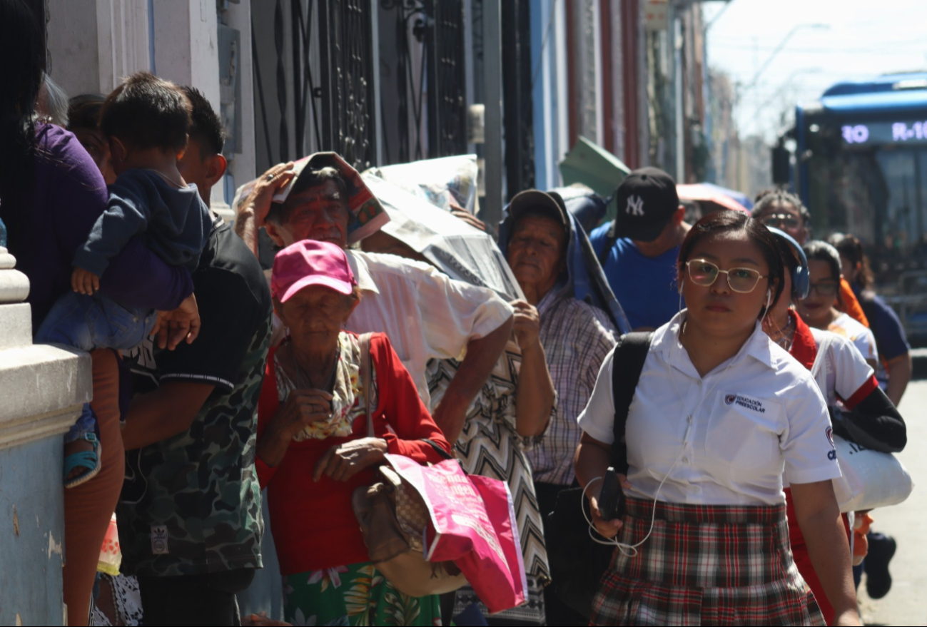 Los yucatecos expresaron las formas en que combaten las altas temperaturas durante esta temporada Los yucatecos expresaron las formas en que combaten las altas temperaturas durante esta temporada