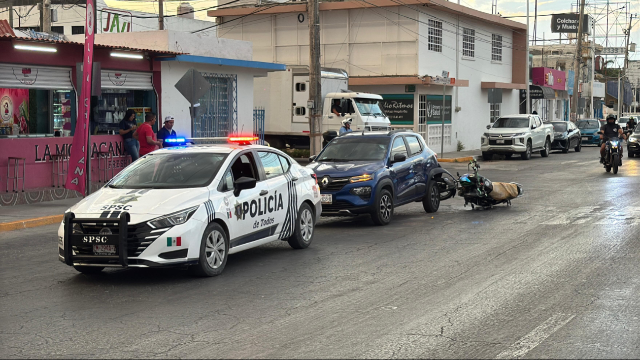 Policía Estatal intervino para regular el tránsito y coordinar la llegada de paramédicos. Policía Estatal intervino para regular el tránsito y coordinar la llegada de paramédicos.
