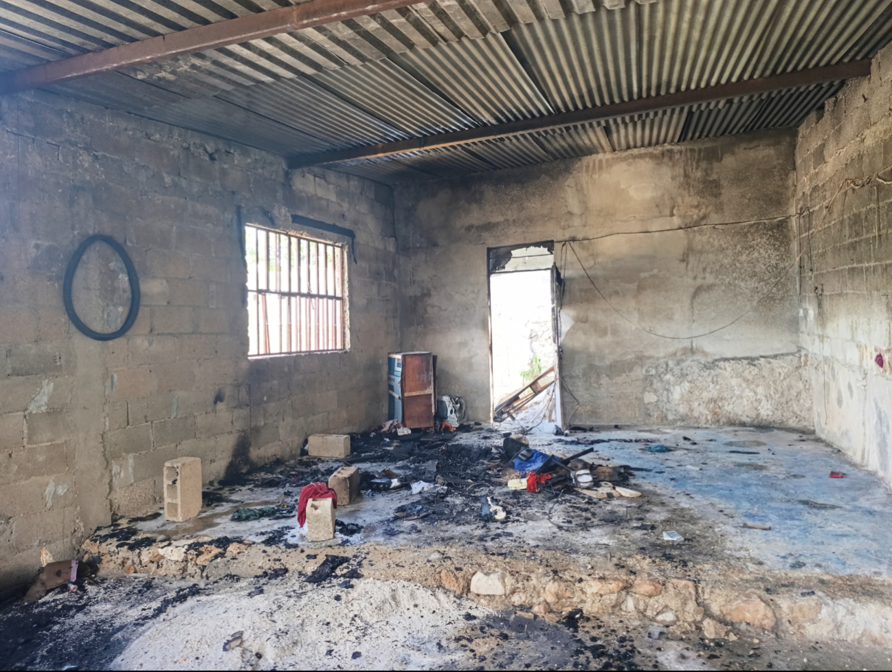 Queman casa de "abuelito" en Campeche; vecinos de Polvorín exigen a la policía respuesta