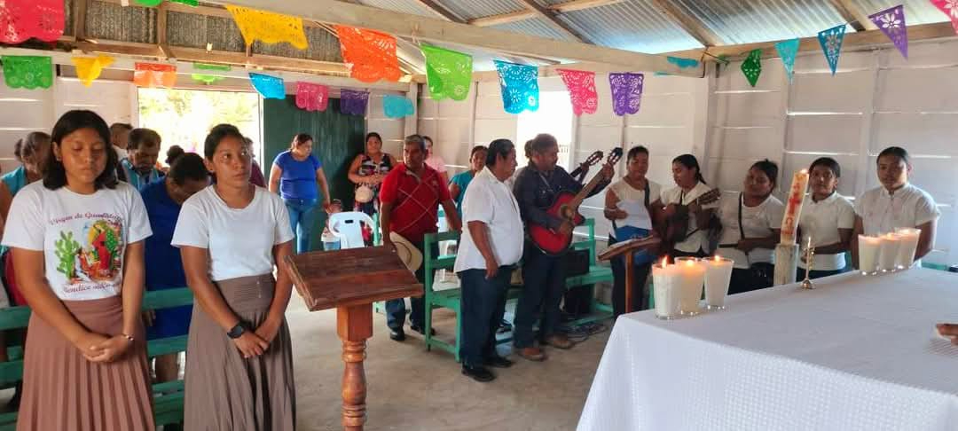El evento concluye con un convivio fraternal en el atrio del recinto religioso. El evento concluye con un convivio fraternal en el atrio del recinto religioso.