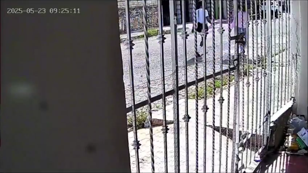 Un asalto que presuntamente habría ocurrido en Mérida fue captado por una cámara de seguridad Un asalto que presuntamente habría ocurrido en Mérida fue captado por una cámara de seguridad