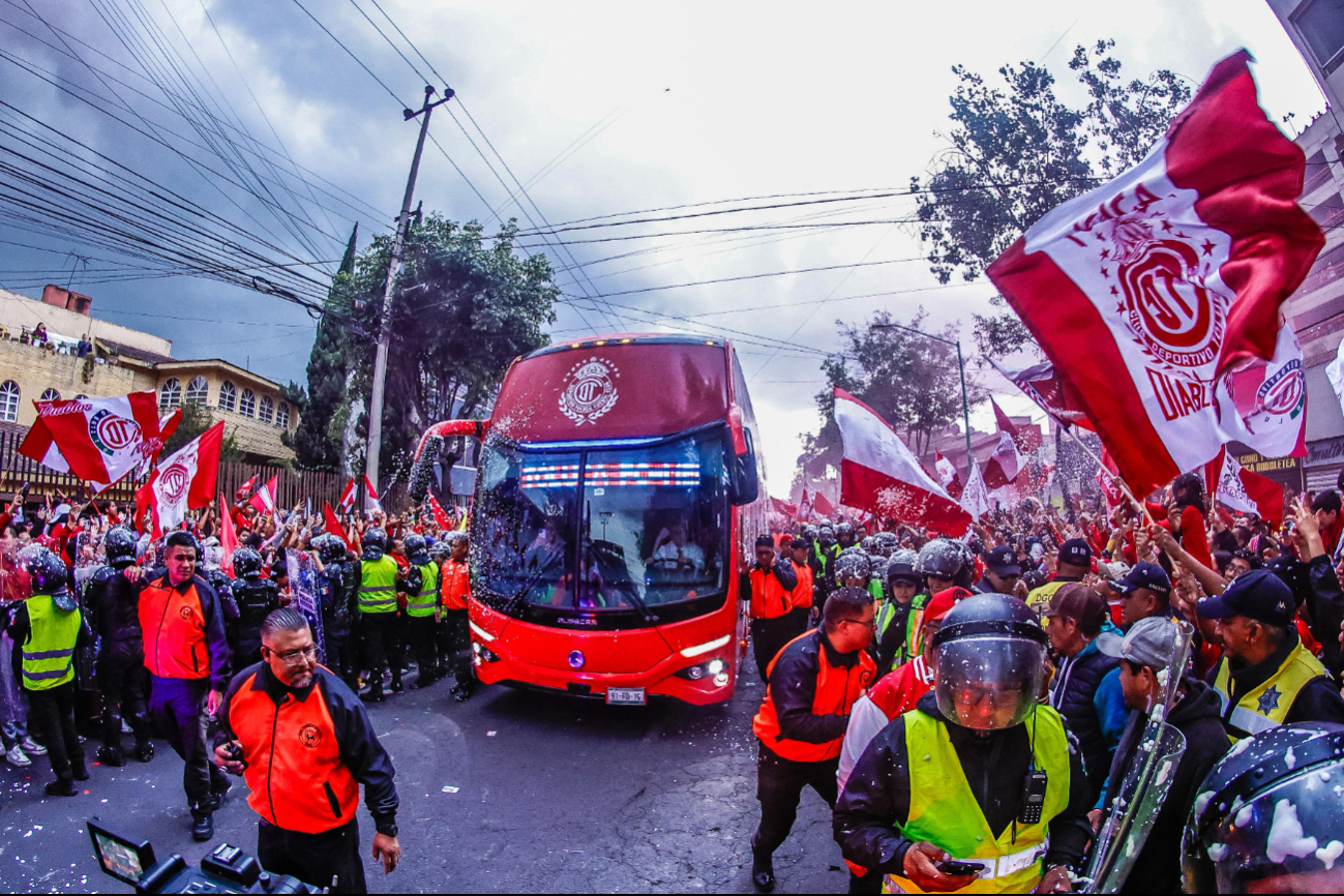 Toluca vs. América: Falla la seguridad en el Nemesio Díez a la llegada de los equipos    