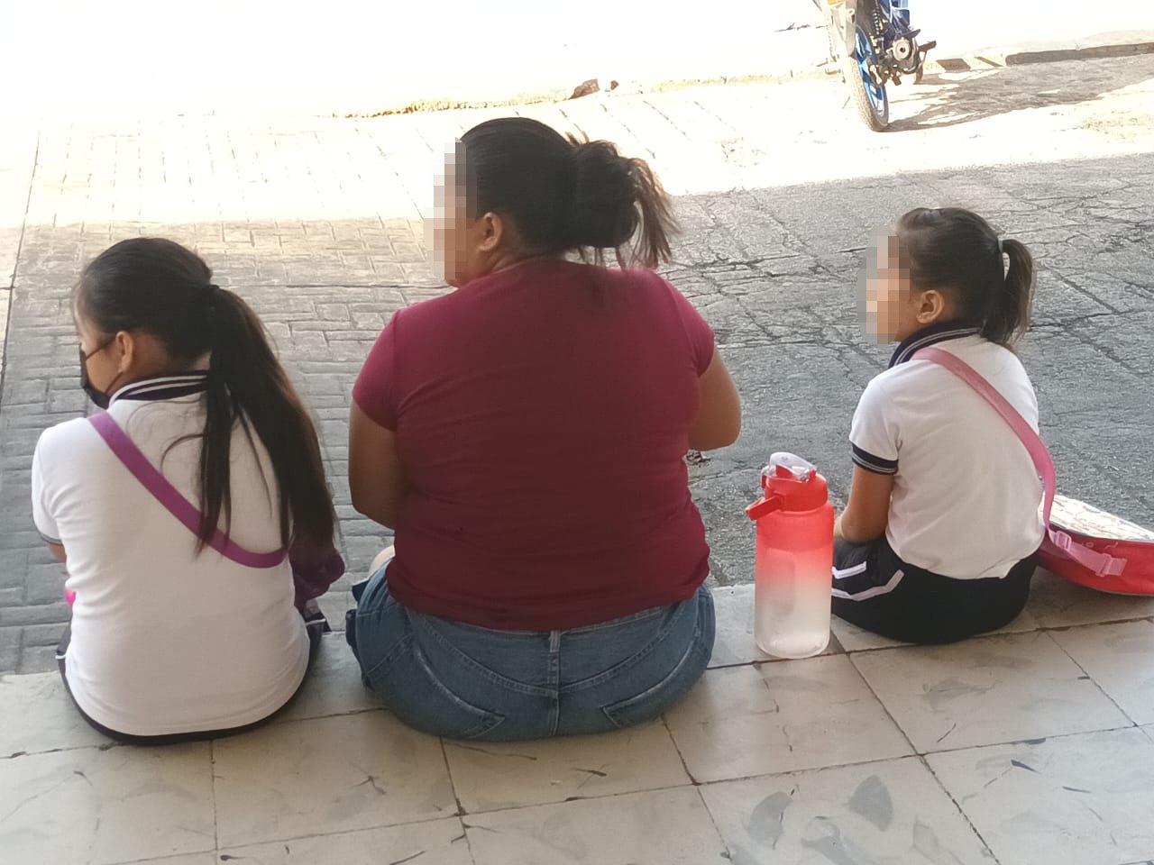 Ante todo, hay que mantenerlos bien hidratados a lo largo del día Ante todo, hay que mantenerlos bien hidratados a lo largo del día