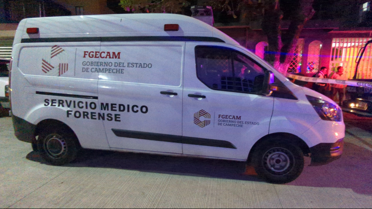 El SEMEFO llegó al lugar para hacer el levantamiento del cuerpo. El SEMEFO llegó al lugar para hacer el levantamiento del cuerpo.