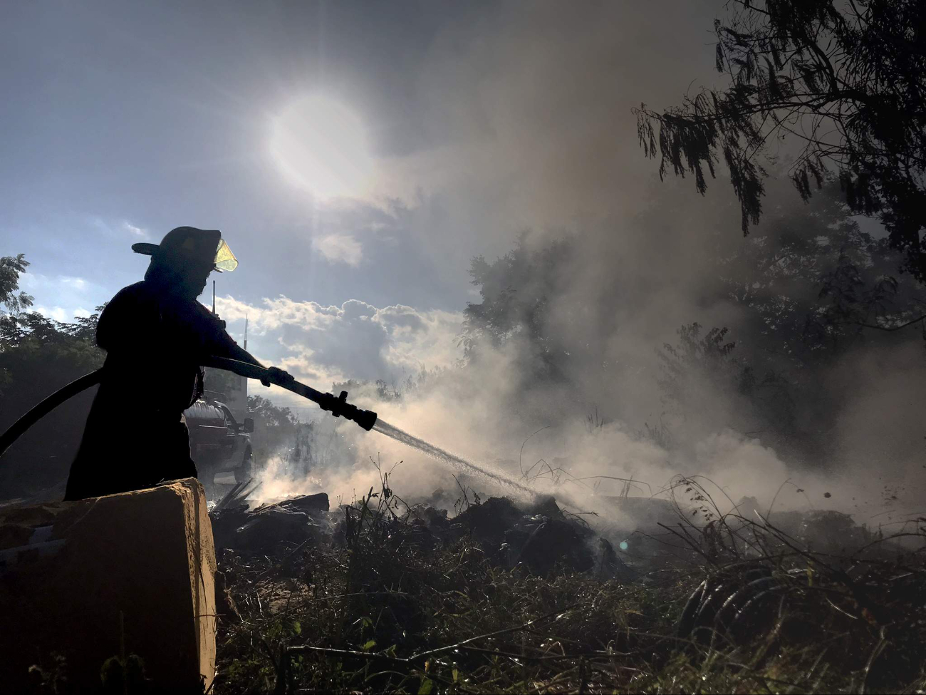 Para evitar los incendios, se recomienda no tirar colillas, vidrios y basura Para evitar los incendios, se recomienda no tirar colillas, vidrios y basura