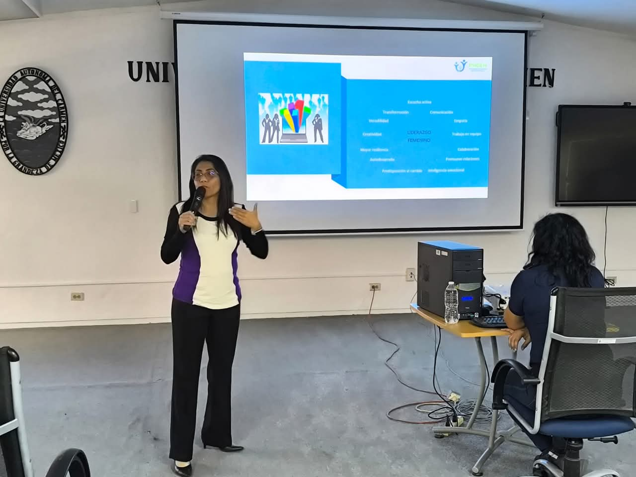 Solo 3 de cada 10 mujeres estudian carreras científicas y tecnológicas en México, reflejando una gran brecha de género. Solo 3 de cada 10 mujeres estudian carreras científicas y tecnológicas en México, reflejando una gran brecha de género.
