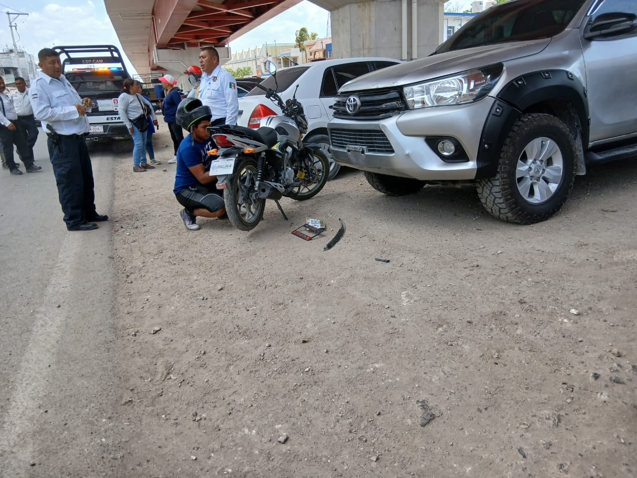 Un motociclista circulaba a exceso de velocidad en la colonia Centro de Escárcega. Un motociclista circulaba a exceso de velocidad en la colonia Centro de Escárcega.