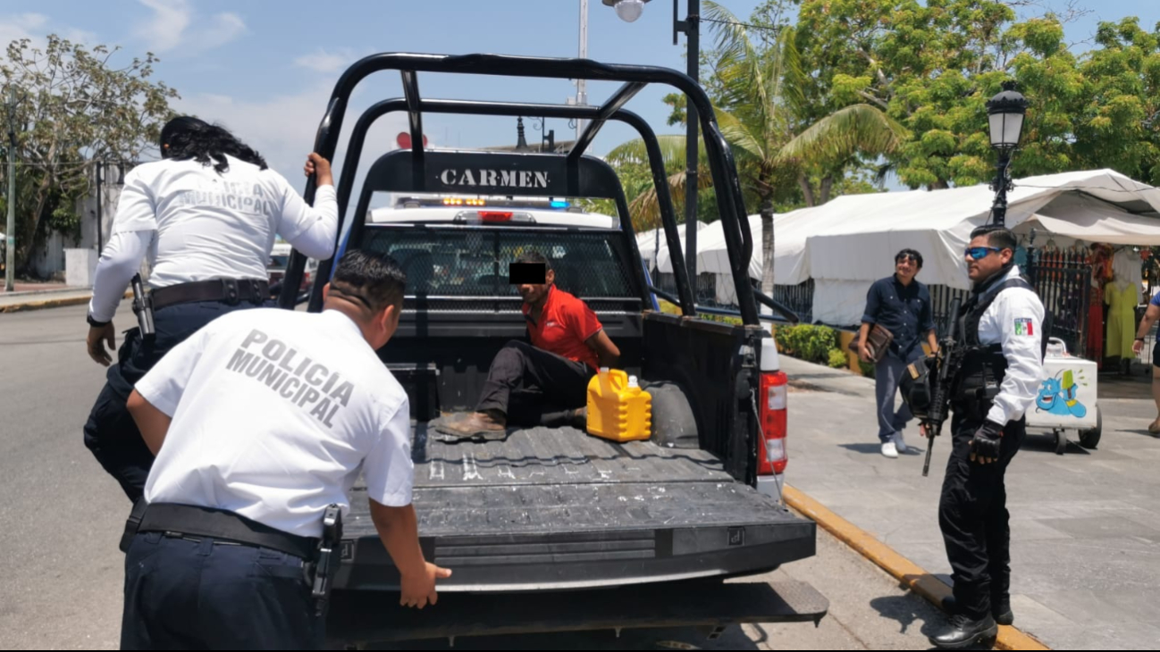 Corretean a sospechoso de robo de batería en Campeche; lo atrapan en parque Zaragoza Corretean a sospechoso de robo de batería en Campeche; lo atrapan en parque Zaragoza