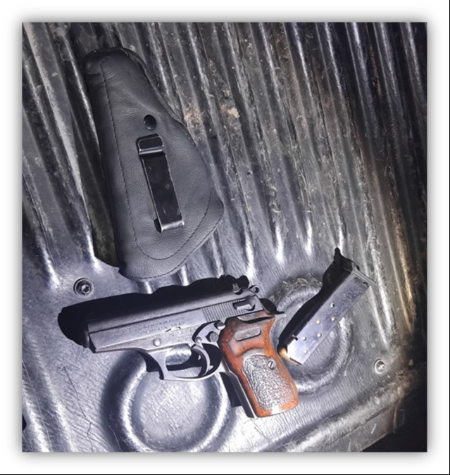 Cuatro sujetos fueron arrestados por portar armas de fuego sin permiso. Cuatro sujetos fueron arrestados por portar armas de fuego sin permiso.