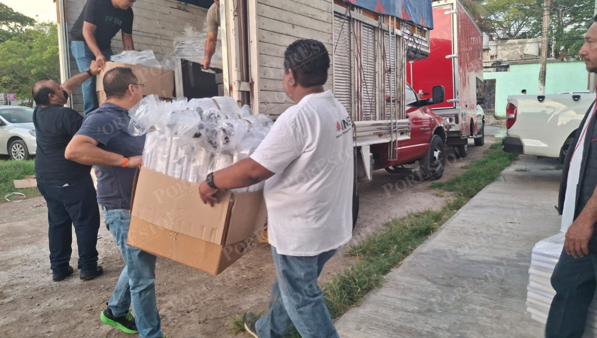 Material electoral para seis municipios parte desde Ciudad del Carme
