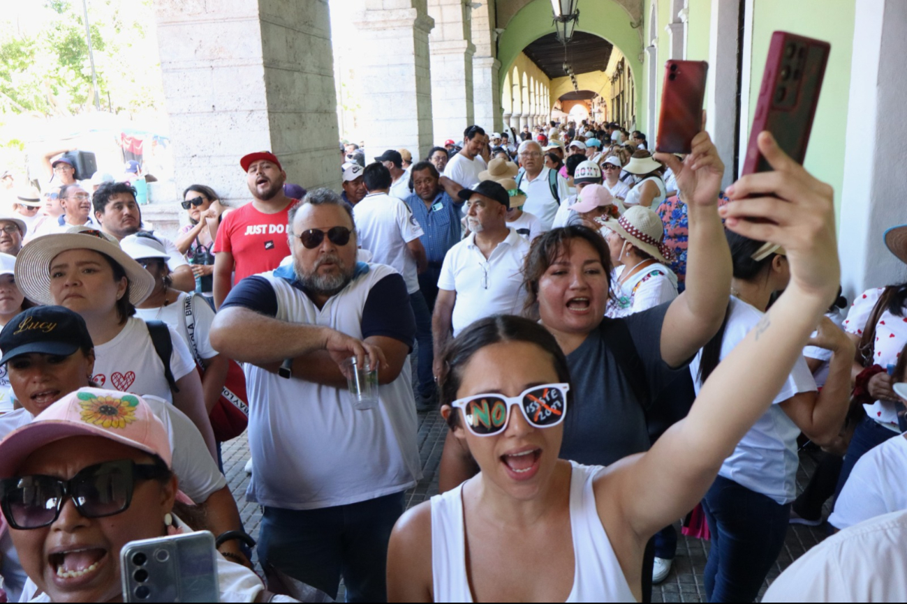 Los maestros se mantuvieron en el Palacio de Gobierno Los maestros se mantuvieron en el Palacio de Gobierno