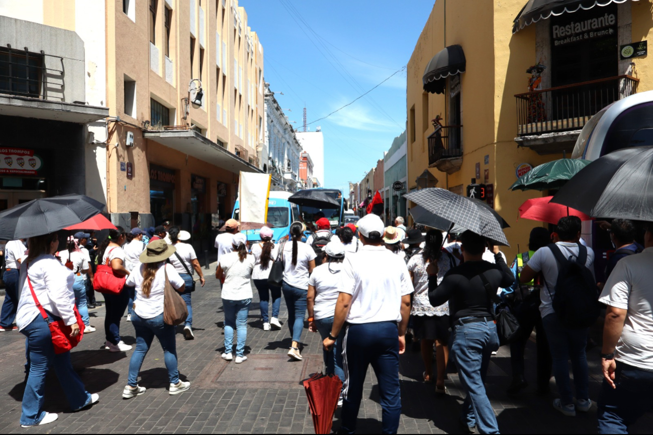 Protesta de maestros de Yucatán deja a por lo menos 20 mil estudiantes sin clases