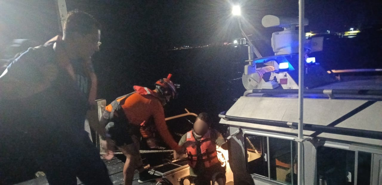 Personal naval rescata y canaliza a extranjero grave en Cancún