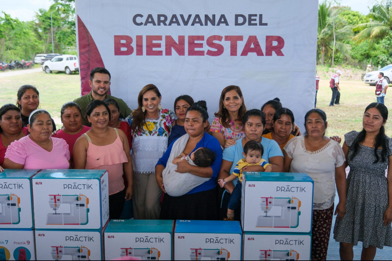 Se ofrecieron actas de nacimiento, atención médica, paquetes alimentarios y máquinas de coser. Se ofrecieron actas de nacimiento, atención médica, paquetes alimentarios y máquinas de coser.