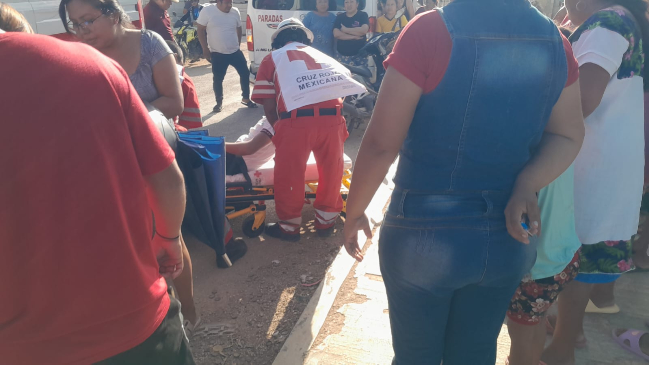 Estudiantes del CONALEP lesionados tras chocar contra taxi en Calkiní
