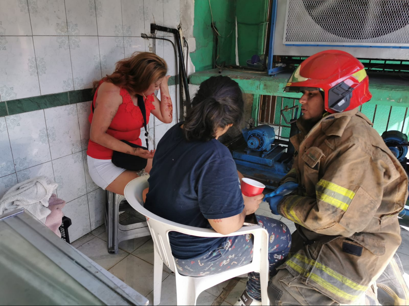 Colisión múltiple en Carmen involucra dos camionetas y una motocicleta Colisión múltiple en Carmen involucra dos camionetas y una motocicleta