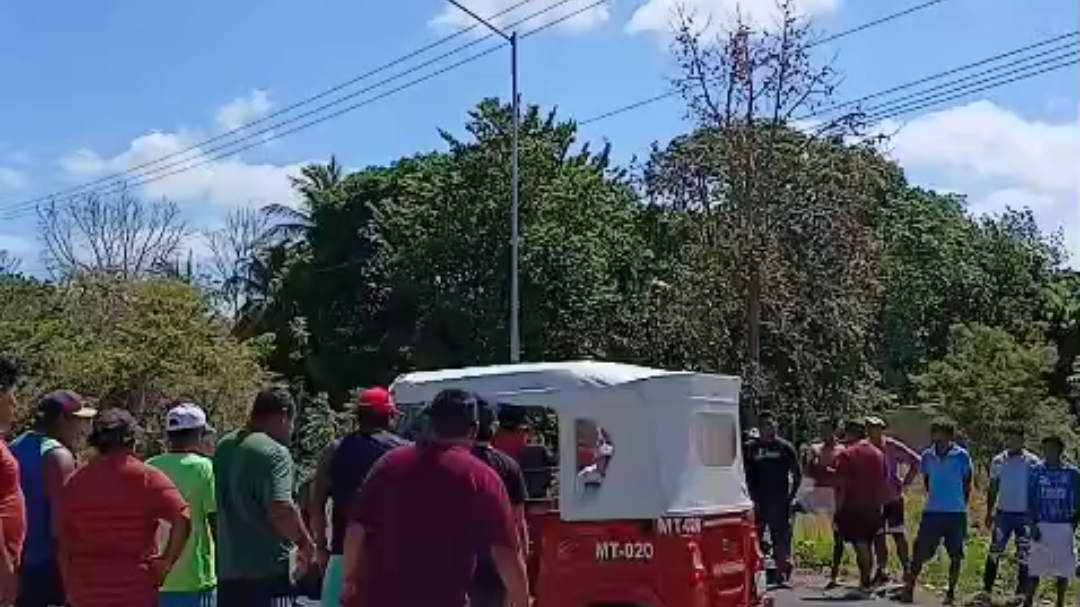 Ribereños exigen pago de “Veda y Baja Captura” con bloqueo vial Ribereños exigen pago de “Veda y Baja Captura” con bloqueo vial