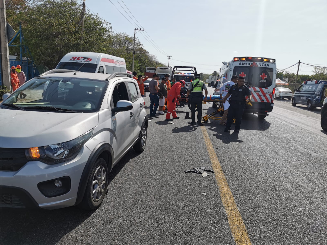 Motociclista resulta lesionado tras accidente en la carretera Carmen-Isla Aguada