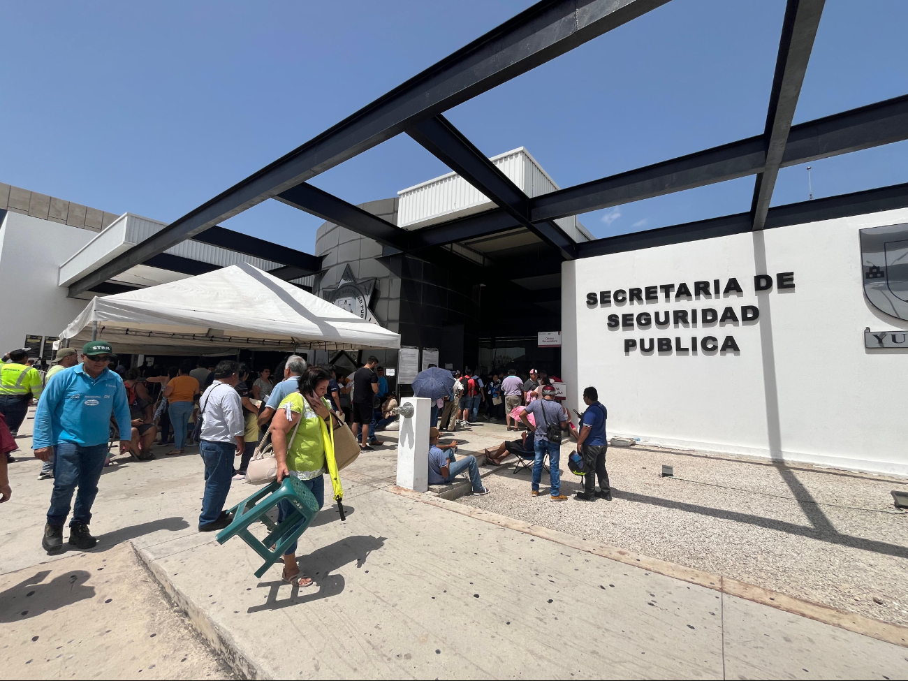 Hay caos para los trámites previo al reemplacamiento en Yucatán Hay caos para los trámites previo al reemplacamiento en Yucatán