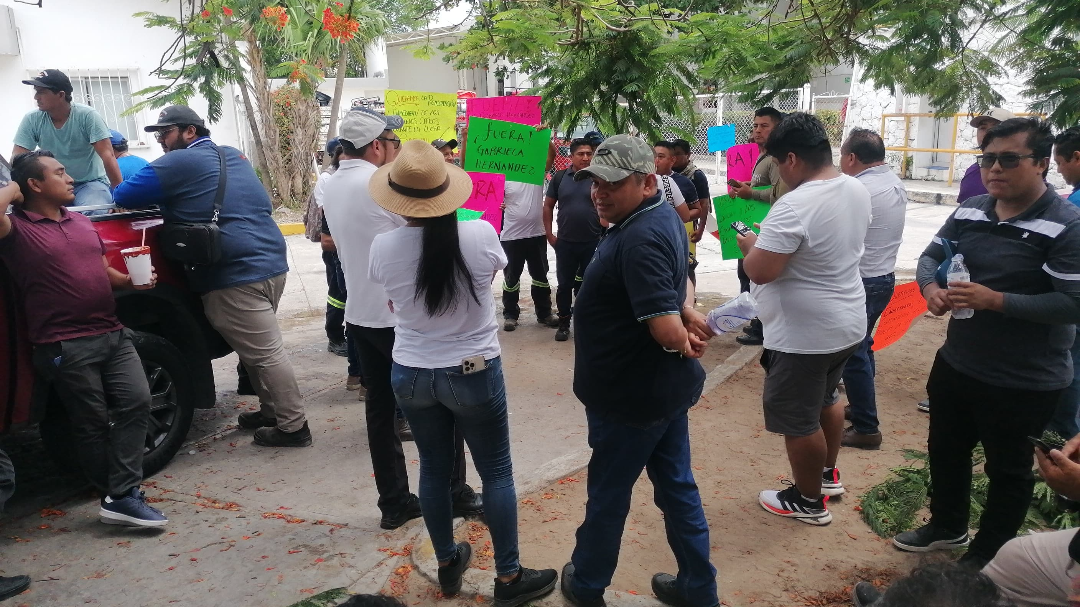 Trabajadores de Aguakan en Cancún, se manifestaron por despidos injustificados y extensas jornadas laborales Trabajadores de Aguakan en Cancún, se manifestaron por despidos injustificados y extensas jornadas laborales