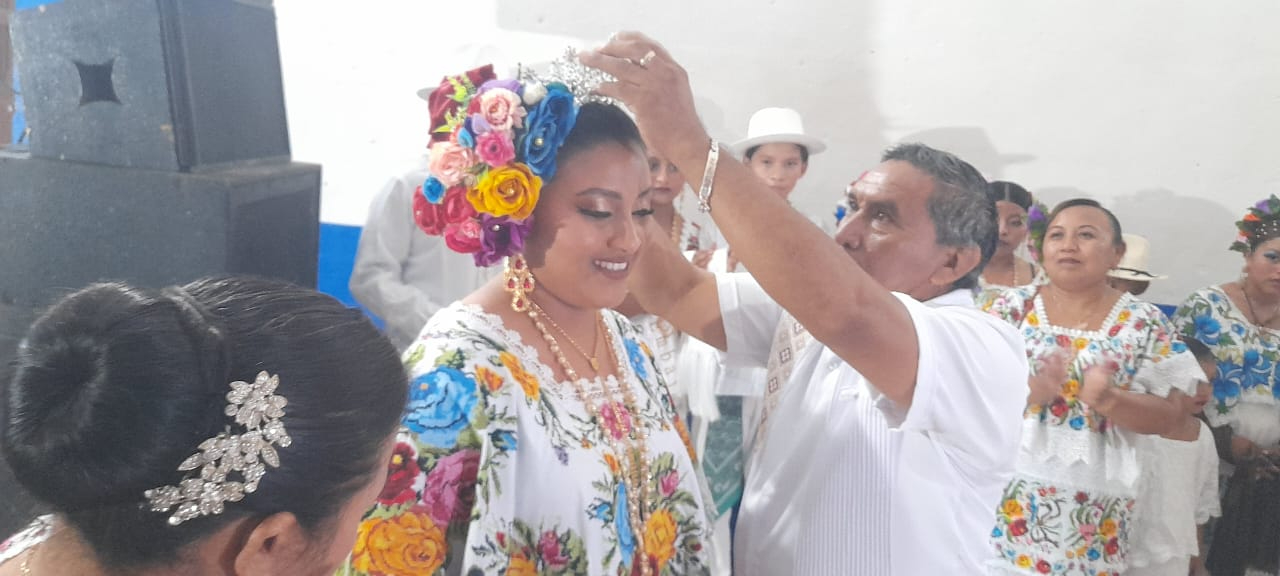 Dafne Marín Uc fue la embajadora de los festejos tradicionales en Tiholop, Yaxcabá Dafne Marín Uc fue la embajadora de los festejos tradicionales en Tiholop, Yaxcabá
