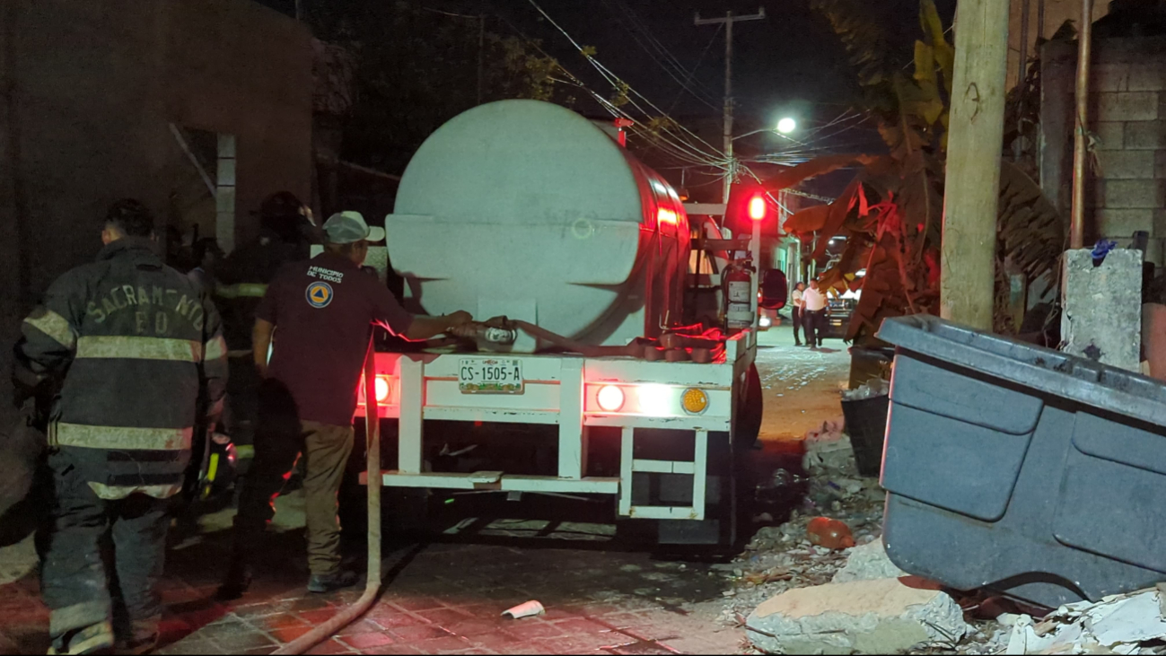 Brasas mal apagadas provocan incendio de vivienda en Ciudad del Carmen   