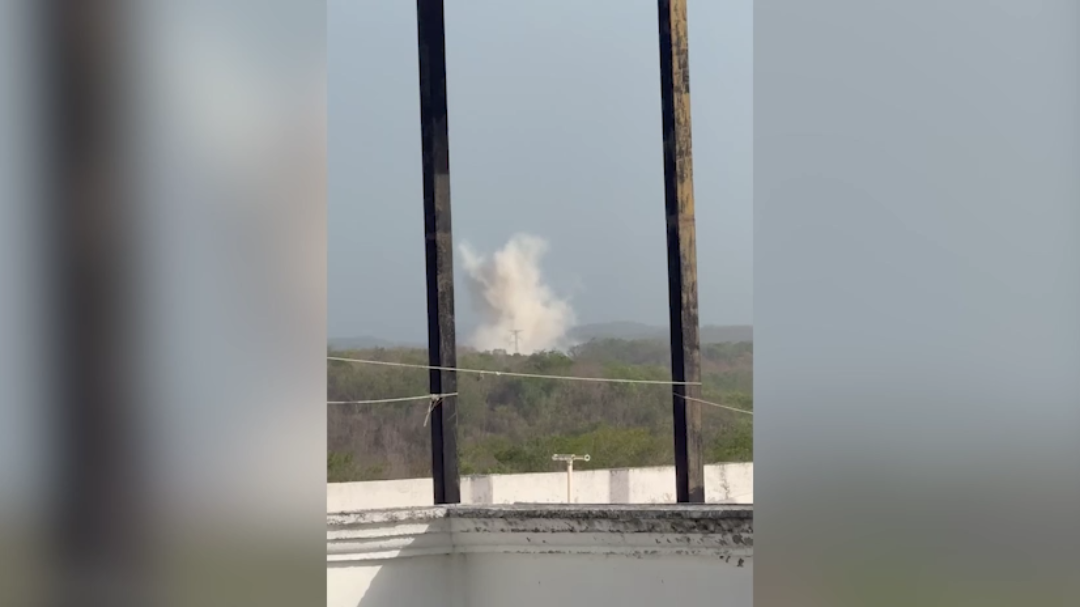 Alejandro Penago compartió un video en redes, mostrando una columna de humo o tierra en el monte. Alejandro Penago compartió un video en redes, mostrando una columna de humo o tierra en el monte.