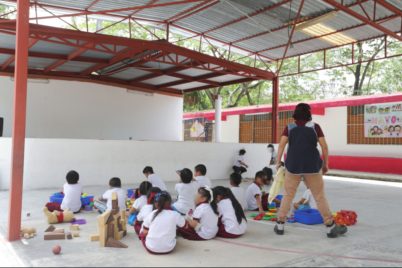 En el kínder “Xel-Há”, de la Región 96, los pequeños realizan actividades al aire libre, siempre debajo del domo En el kínder “Xel-Há”, de la Región 96, los pequeños realizan actividades al aire libre, siempre debajo del domo