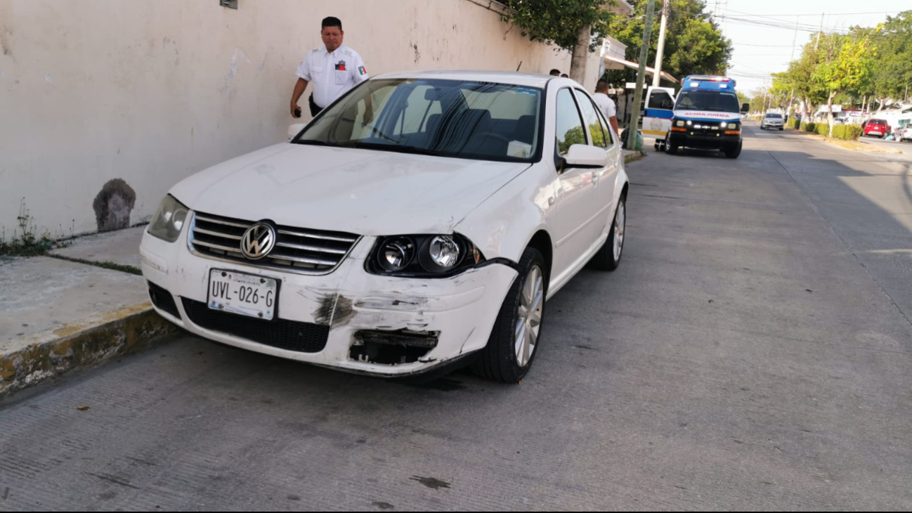 Fue impactado por un auto que no respetó el paso de preferencia. Fue impactado por un auto que no respetó el paso de preferencia.