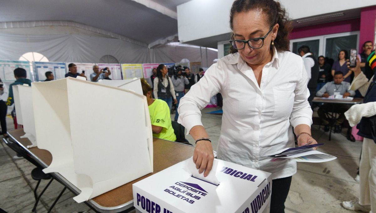 Es obligatorio llevar tu credencial para votar vigente. Es obligatorio llevar tu credencial para votar vigente.